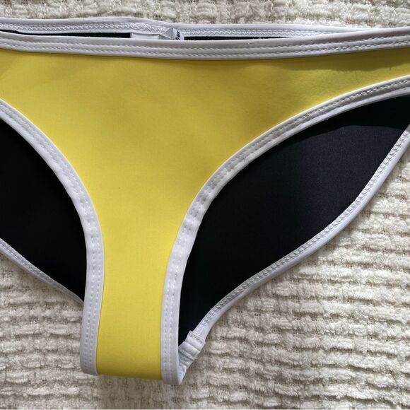 Hoaka Swimwear yellow‎ bikini  with contrast white trim L - Picture 4 of 10